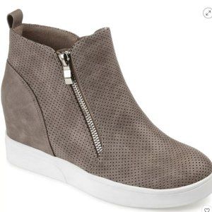 Journee Collection Womens Pennelope Round Toe Double Zip Wedge Sneakers Taupe